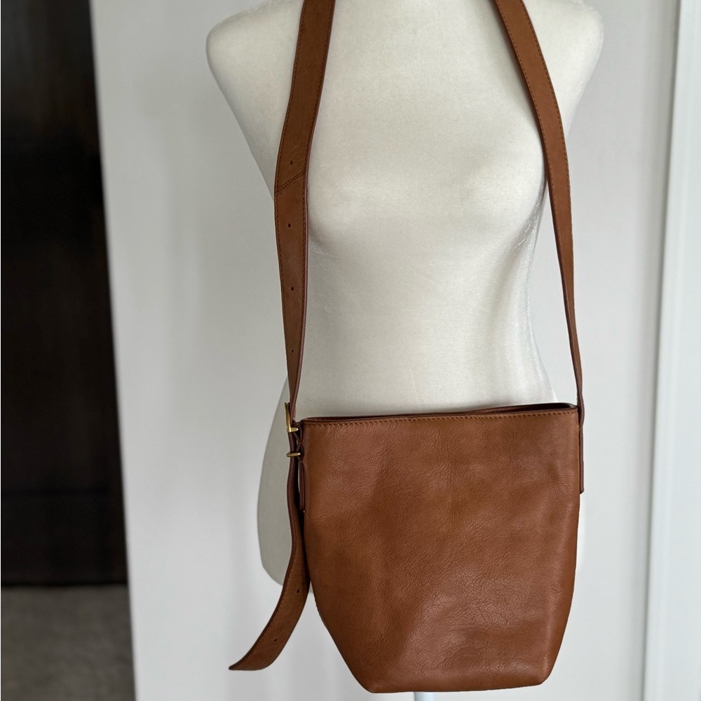 Elegant Brown Leather Crossbody Bag